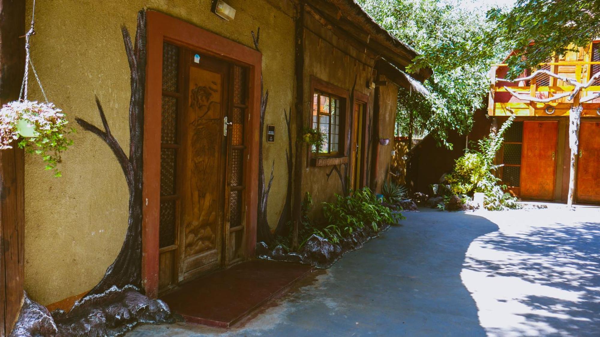Elephant Trail Guesthouse And Backpackers Kasane Quarto foto